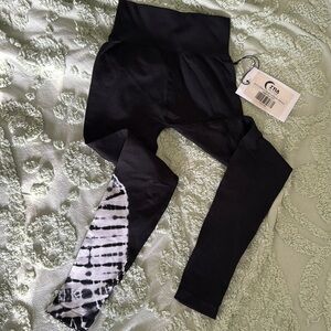 Zyia Black and White Tie Dye Leggings Girls Size XS